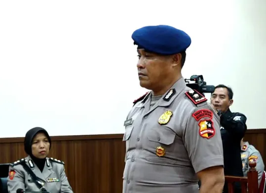 Danyon Resimen 4 Korps Brimob Polri, Kompol Cosmas K Gae, dipecat dari kepolisian, buntut tragedi rantis lindas driver ojol, Affan Kurniawan. (Sumber: Dok Mabes Polri)