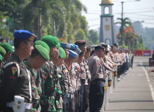 Ratusan personel TNI dan Polri di Pandeglang, saat melakukan apel persiapan patroli skala besar. (Sumber: Dok Humas Polres Pandeglang)