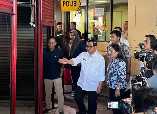 Gubernur Jakarta, Pramono Anung, saat meninjau Plaza 2 Blok M, Kebayoran Baru, Jakarta Selatan, Rabu, 3 September 2025. (Sumber: POSKOTA | Foto: M Tegar Jihad)
