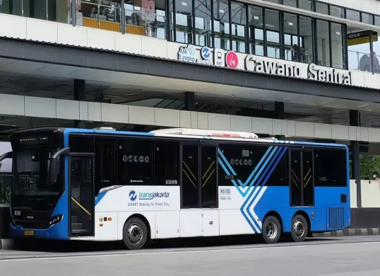 Sebagai kompensasi kerusakan fasilitas akibat demo, Pemprov DKI perpanjang tarif promo Rp 1 untuk MRT, LRT, dan TransJ. Ketahui estimasi kerugian dan target perbaikan. (Sumber: Instagram)