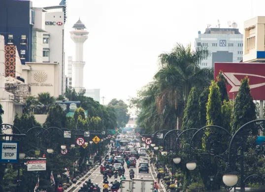 Rekomendasi 5 Tempat Makanan Viral di Bandung, Tertarik Coba? (Sumber: Unsplash/Ikhsan Assidiqie)