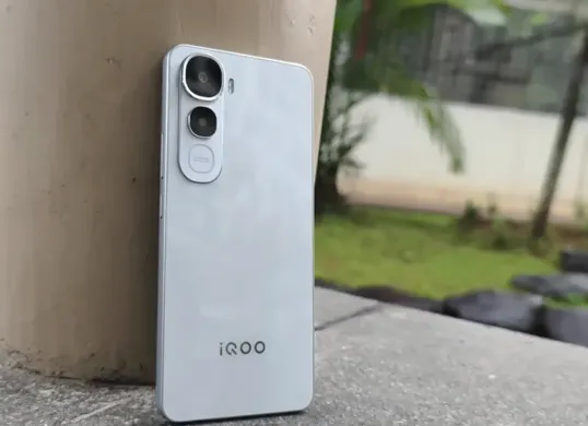 Daftar rekomendasi HP 2 jutaan untuk penggunaan harian dan gaming terbaik di bulan November 2025. (Sumber: YouTube/Pricebook)