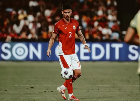 Mees Hilgers batal membela Timnas Indonesia di FIFA Matchday 2025. (Sumber: Instagram/@meeshilgerss)