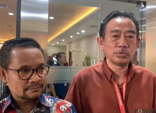 Paman Laras Faizati, Dodhi Hartadi berharap kasus keponakannya dapat diselesaikan secara keadilan restoratif di Bareskrim Polri, Jakarta Selatan, Kamis, 4 September 2025. (Sumber: Poskota/Ali Mansur)