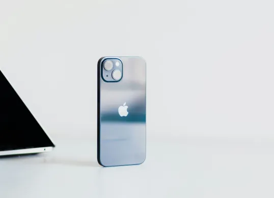 iPhone 13: Spesifikasi, Keunggulan, dan Harganya di iBox Indonesia Bulan September 2025 (Sumber: Unsplash/Sahej Brar)
