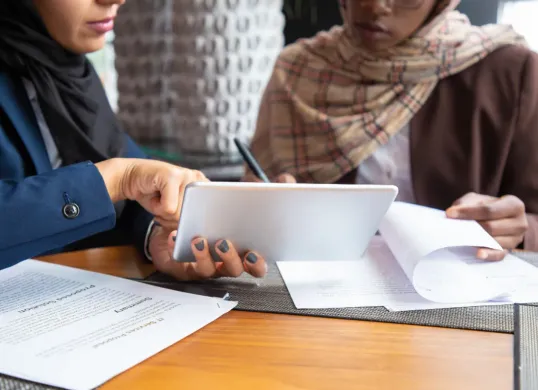 Jenis investasi syariah yang wajib diketahui milenial muslim. (Sumber: Freepik/pch.vector)