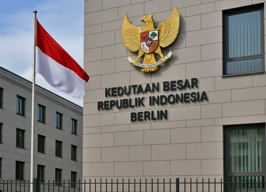 Gedung KBRI Berlin di Clara Wieck Strasse, pusat diplomasi Indonesia di Jerman yang kini membuka peluang karier baru bagi WNI.