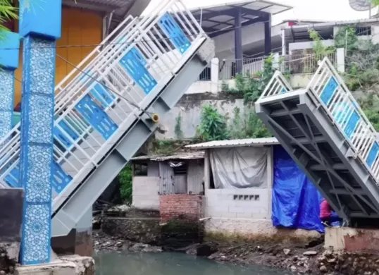 Jembatan Angkat Gandaria resmi diresmikan, menjadi jembatan pintar pertama di Jakarta. (Sumber: Instagram/@nowdots)