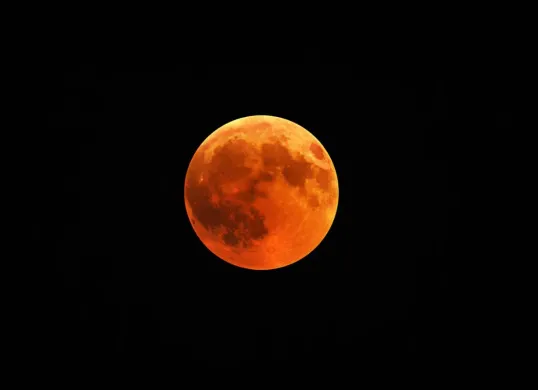 Fenomena Blood Moon. (Sumber: Freepik)