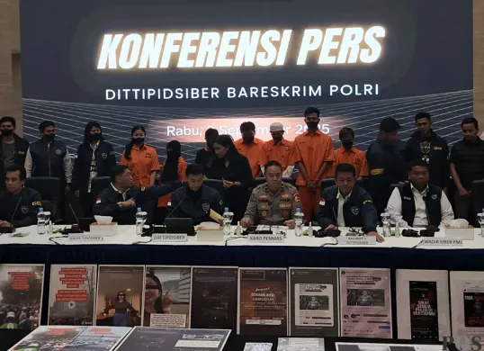Konferensi pers Dittipidsiber Bareskrim Polri terkait penetapan tersangka terduga penyebaran ajakan provokatif untuk berbuat anarkis. (Sumber: POSKOTA | Foto: Ali Mansur)