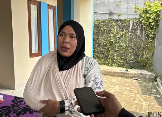 Euis, korban selamat dari insiden ambruknya Majelis Taklim di Ciomas Bogor. (Sumber: POSKOTA | Foto: Giffar Rivana)