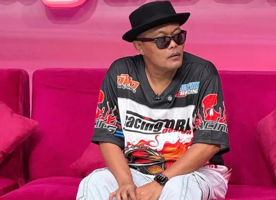 Komedian senior Entis Sutisna atau Sule tengah menjadi sorotan publik dan dikaitkan dengan ramalan Hard Gumay. (Sumber: Instagram/@ferdinan_sule)