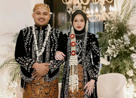Potret pernikahan Salma Salsabil dan Dimansyah Laitupa. (Sumber: Instagram/@salmasalsabil12)