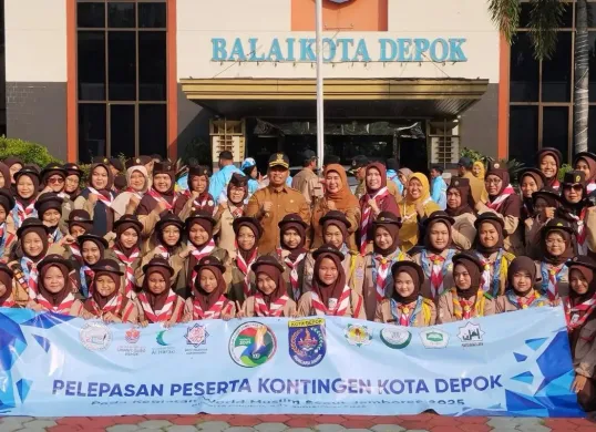 Wali Kota Depok, Supian Suri dan para peserta World Muslim Scouts Jamboree 2025 (Sumber: Diskominfo Depok)