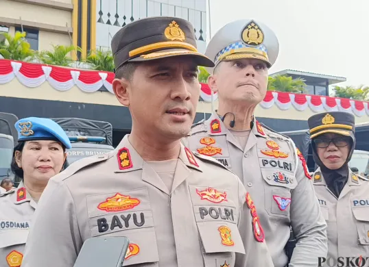 Wakapolres Metro Bekasi Kota, AKBP Bayu Pratama Gubunagi menyebut, 24 orang diproses penyidikan terkait kerusuhan, Senin, 8 September 2025. (Sumber: Poskota/Nurpini Aulia Rapika)