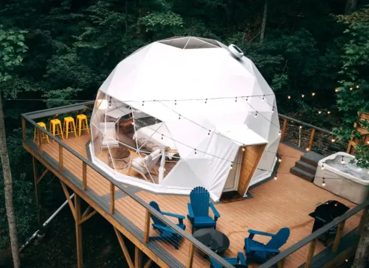 Ilustrasi glamping di Bogor. (Sumber: AirBNB)