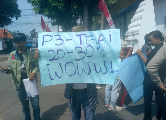 Sejumlah aktivis di Pandeglang saat melakukan aksi demo program P3-TGAI. (Sumber: JPMI)