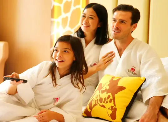 Ilustrasi staycation bersama keluarga. (Sumber: Taman Safari)