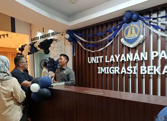 Kantor Imigrasi Kelas I Non TPI Kota Bekasi resmi membuka ULP baru di Mal Plaza Cibubur, Selasa 9 September 2025. (Sumber: POSKOTA | Foto: Nurpini Aulia Rapika)
