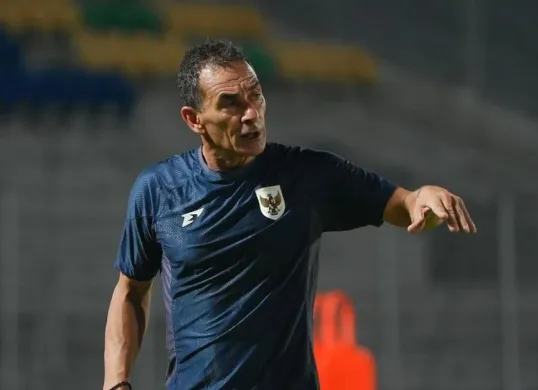 Gerald Vanenburg soroti minimnya menit bermain para pemain Timnas Indonesia U23 di klub. (Sumber: Instagram)