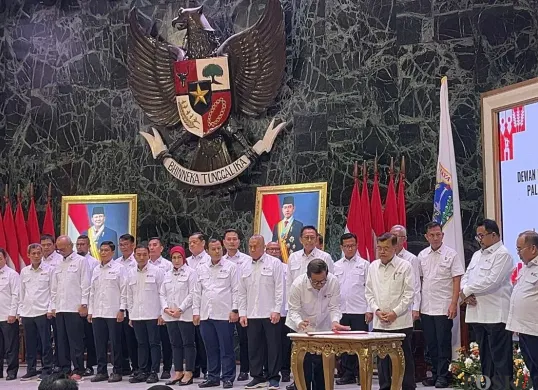 Ketua Umum PMI, Jusuf Kalla saat melantik jajaran PMI DKI Jakarta periode 2025-2030 di Balai Kota Jakarta, Rabu, 10 September 2025. (Sumber: Poskota/Muhammad Tegar Jihad)