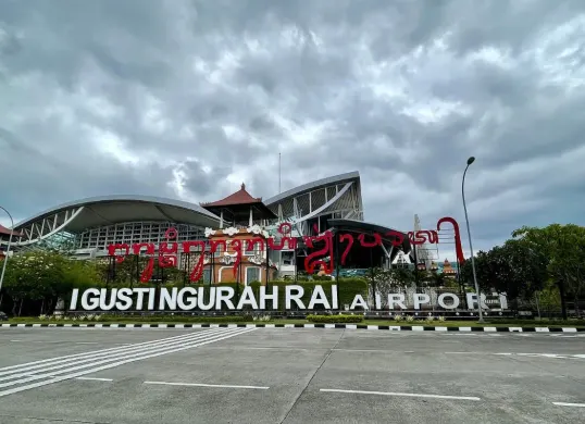 Bandara I Gusti Ngurah Rai, Bali terdampak banjir bandang. (Sumber: wikipedia)