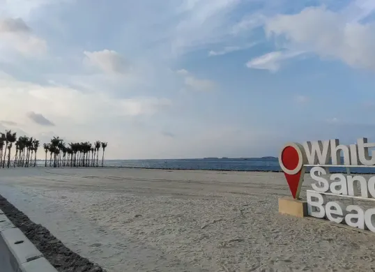 Suasana sore di Pantai Maju PIK (Sumber: Dok/ Kementrian Pariwisata)
