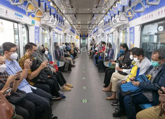 Penumpang MRT Jakarta, simbol modernisasi transportasi ibu kota. (Sumber: DOk/jakartamrt.co.id)