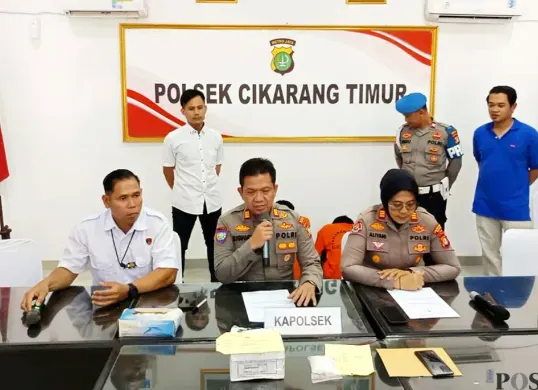 Ekspose perkara penangkapan pengedar narkoba oleh Polsek Cikarang Timur. (Sumber: POSKOTA | Foto: Nurpini Aulia Rapika)