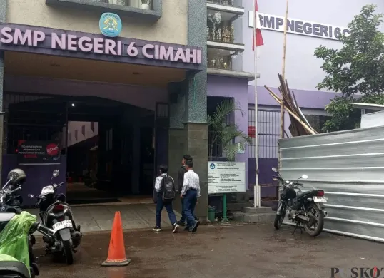 Situasi SMPN 6 Kota Cimahi, Karangmekar, Cimahi Tengah, Jawa Barat, Kamis, 11 September 2025. (Sumber: Poskota/Gatot Poedji Utomo)