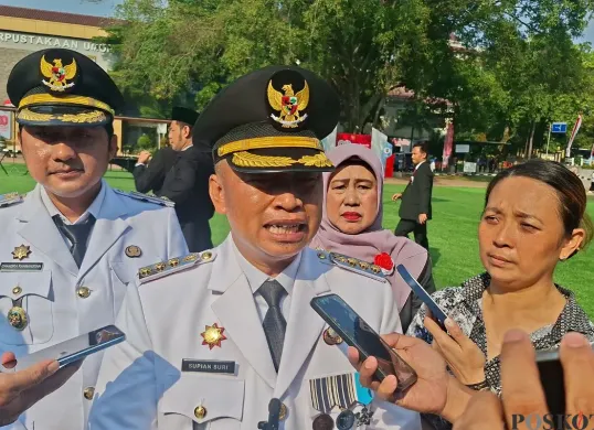 Wali Kota Depok, Supian Suri di Lapangan Balai Kota Depok. (Sumber: Poskota/Angga Pahlevi)