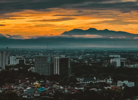 5 Rekomendasi Tempat Staycation Murah Meriah di Bandung (Sumber: Unsplash/Luqman Nurhakim)
