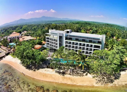 Berikut rekomendasi hotel pinggir pantai anyer untuk liburan (Sumber: Aston)
