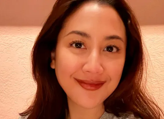 Potret Sherina Munaf yang menyelamatkan kucing Uya Kuya saat insiden penjarahan rumah. (Sumber: Instagram/Sherina Munaf)