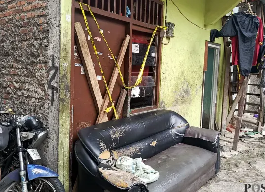 Kondisi rumah kontrakan yang dijadikan gudang motor hasil curian di Jalan Asem Gede, RT 3 RW 4, Kelurahan Utan Kayu Selatan, Kecamatan Matraman, Jakarta Timur. (Sumber: POSKOTA | Foto: Ali Mansur)