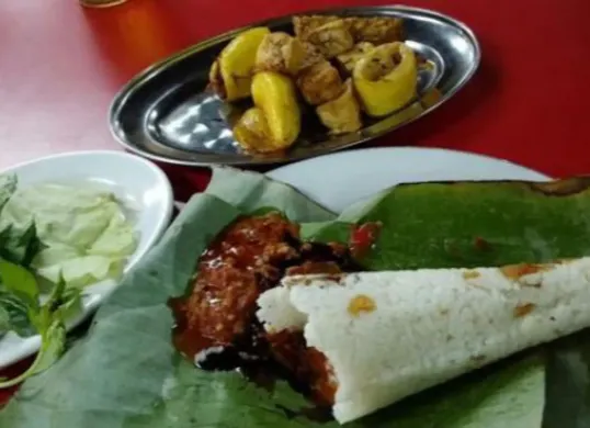 Warung Nasi Uduk Gondangdia cocok didatangi setelah CFD-an. (Sumber: indonesia.go.id)