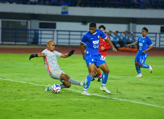 Potret pemain Persib Bandung, Uilliam Barros saat berlaga di ACL 2. (Sumber: Persib)