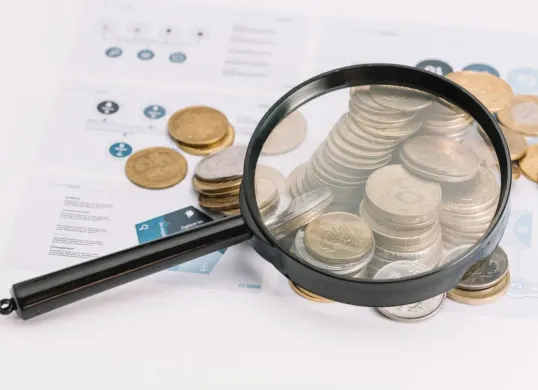 Strategi finansial, cara mendapatkan penghasilan Rp10 juta per bulan. (Sumber: Freepik)