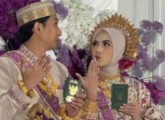 Penyanyi Tanah Air Feby Putri, resmi melepas masa lajangnya dan menikah dengan sang kekasih, Adam Febrian, pada Minggu, 14 September 2025. (Sumber: Instagram/@fbyputrinc)