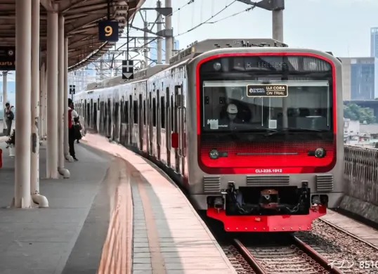Cara beli tiket KRL tanpa kartu melalui fitur GoTransit di aplikasi Gojek yang praktis dan fleksibel. (Sumber: Pinterest)