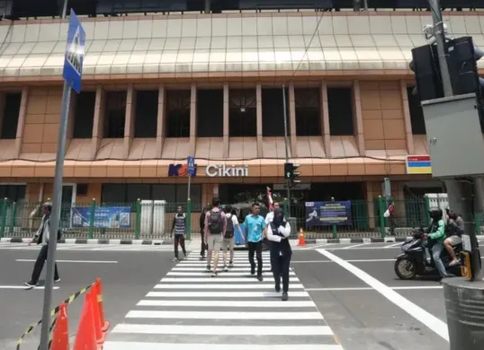 Pelican Crossing di depan Stasiun Cikini, Jakarta. (Sumber: Instagram/@beritajakarta)