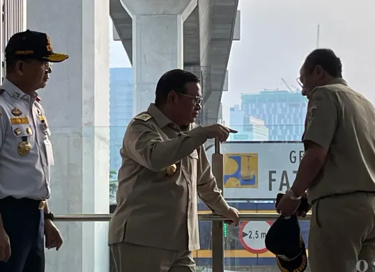 Gubernur Jakarta, Pramono Anung saat meninjau uji coba satu Jalur Gratis Tol Fatmawati 2, Senin, 15 September 2025. (Sumber: POSKOTA | Foto: M Tegar Jihad)