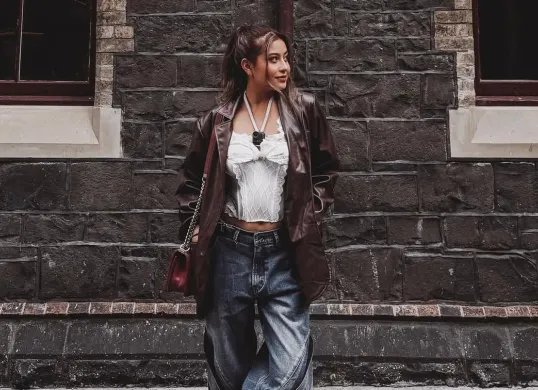 Karin Novilda atau lebih dikenal dengan Awkarin, resmi memutuskan untuk pindah dari Jakarta dan menetap di Melbourne, Australia. (Sumber: Instagram/@narinkovilda)