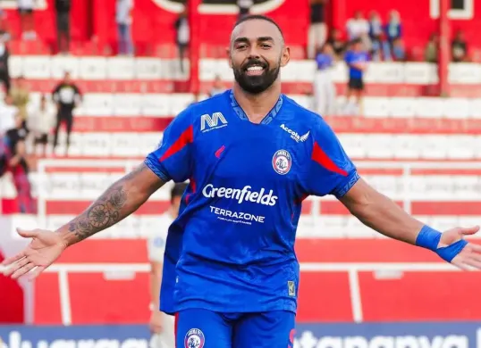 Striker Arema FC, Dalberto tak tergoyahkan di puncak daftar klasemen sementara top skor BRI Super League 2025/2026 jelang pekan keenam. (Sumber: Instagram/@dalberto94)