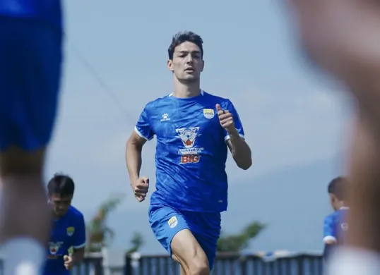 Federico Barba dalam sesi latihan Persib Bandung. (Sumber: Instagram/@persib)