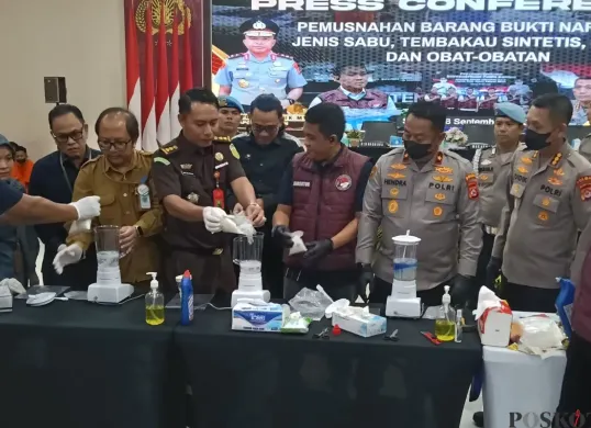 Jumpa pers pemusnahan narkoba di Mapolda Banten, Kelurahan Banjarsari, Kecamatan Cipocok Jaya, Kota Serang, Selasa, 16 September 2025. (Sumber: Poskota/Rahmat Haryono)