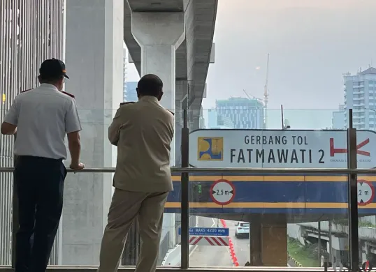 Gubernur Jakarta, Pramono Anung meninjau simulasi uji coba satu jalur Tol Fatmawati 2, Jakarta Selatan, Selasa 16 September 2025. (Sumber: Poskota/Muhammad Tegar Jihad)