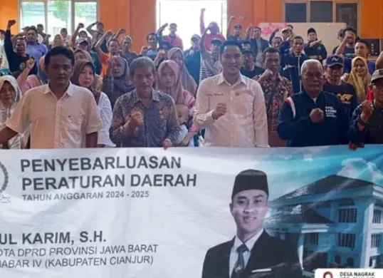 Anggota DPRD Jabar, Abdul Karim, saat menggelar sosialisasi Perda Nomor 5 Tahun 2020 tentang Penyelenggaraan Perkebunan di aula Desa Nagrak, Kabupaten Cianjur. (Sumber: Istimewa)