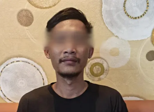 Bima Permana Putra ditemukan berjualan barongsai mini di depan Kelenteng Eng An Kiong, Malang, setelah sebelumnya dilaporkan hilang usai demo Agustus 2025. (Sumber: Dok/Polda Metro Jaya)