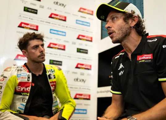 Valentino Rossi dan tim VR46 hadir di Jakarta 30 September 2025 untuk menyapa fans jelang MotoGP Mandalika.